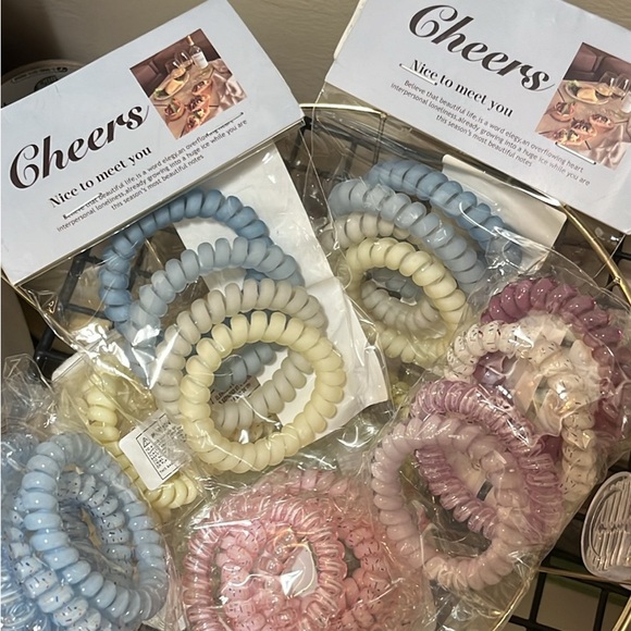 Hair Clips & Accessories - Picture 3 of 7